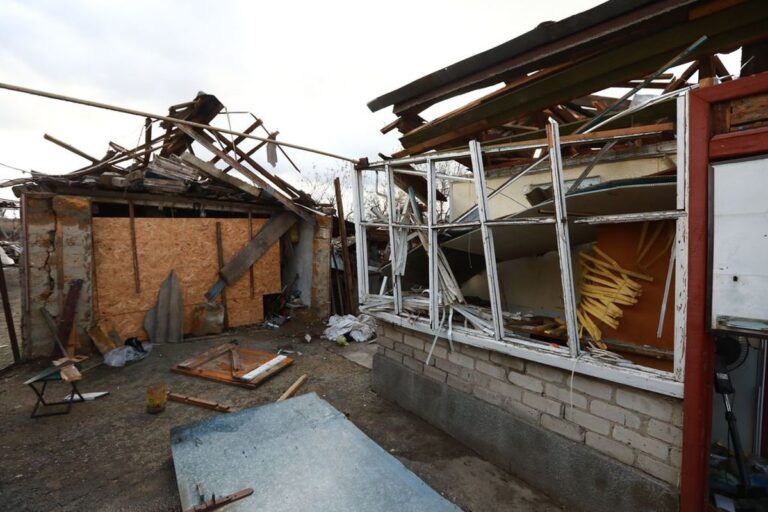 У запорізькому селі пошкоджено будинки та квартири: люди не можуть отримати допомогу (ФОТО)