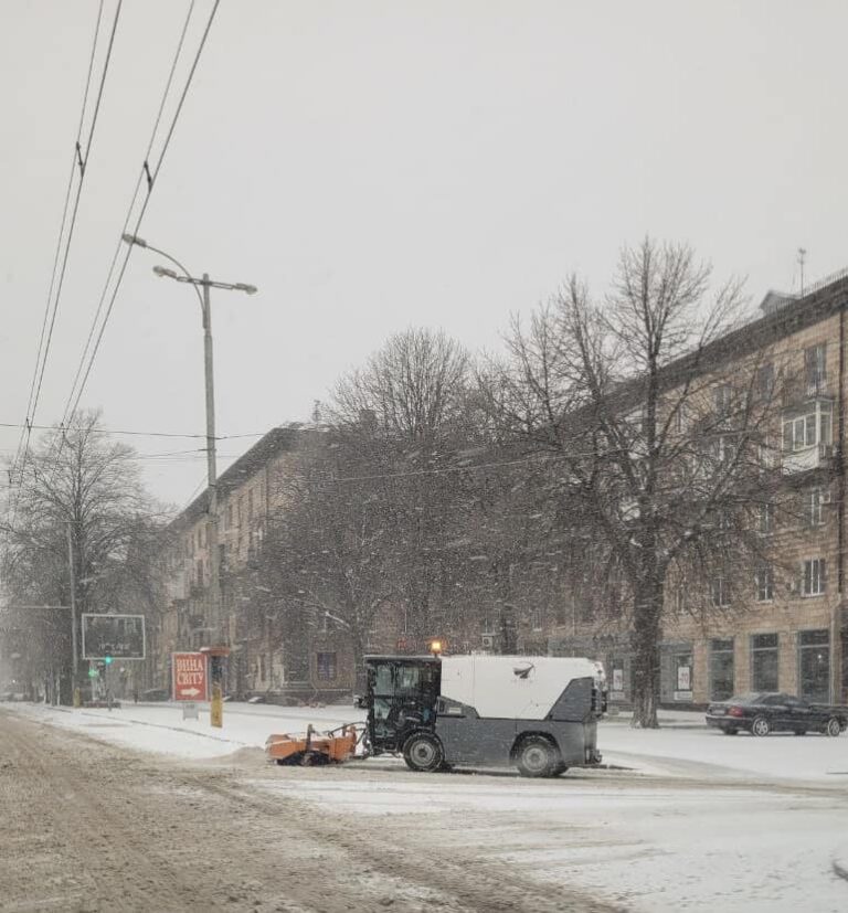 Сніг та ожеледиця на дорогах: як виглядає Запоріжжя сьогодні (ФОТО)