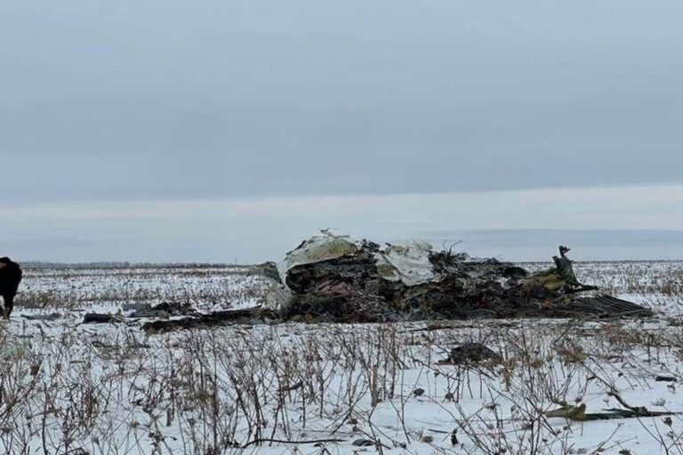 Падіння ІЛ-76 у Бєлгороді: військове керівництво провело зустріч з родичами полонених