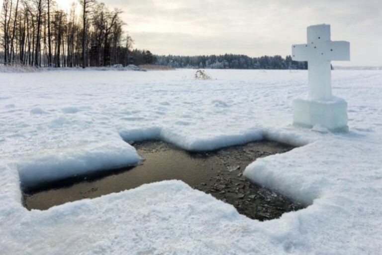 Водохреща тепер 6 січня: жителям Запоріжжя заборонили купатися у полонках
