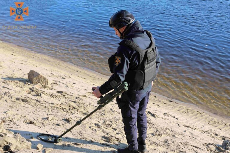 На березі Дніпра в Запоріжжі знайшли мінометну міну (ФОТО)
