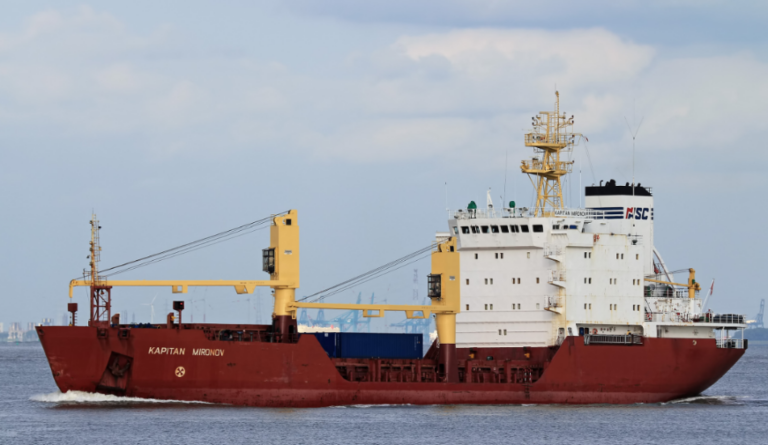 У Бердянську побачили російське судно Kapitan Mironov, що вивозить накрадене зерно (ФОТО)