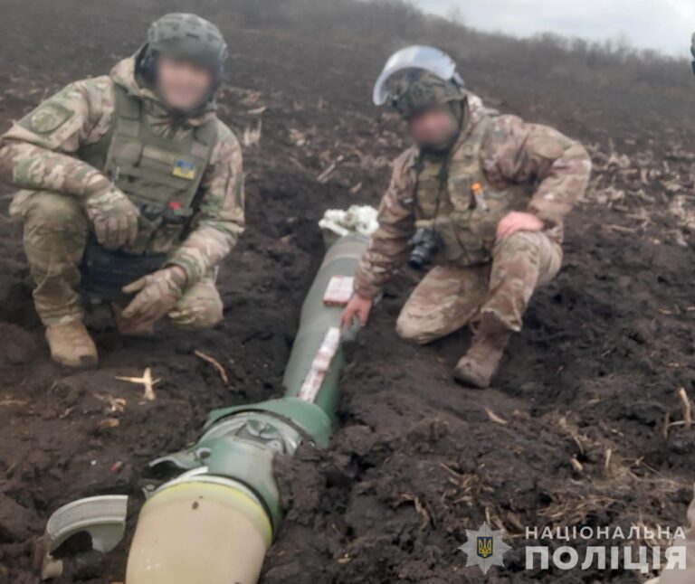 У селі під Запоріжжям знайшли снаряд від російської РСЗВ «Смерч» (ФОТО)