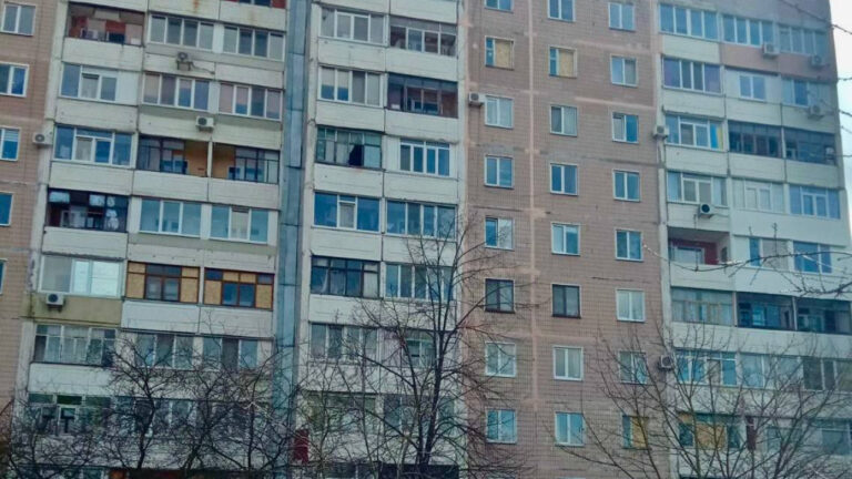 В одном из районов Запорожья отремонтировали 10 многоэтажек после обстрела (ФОТО)