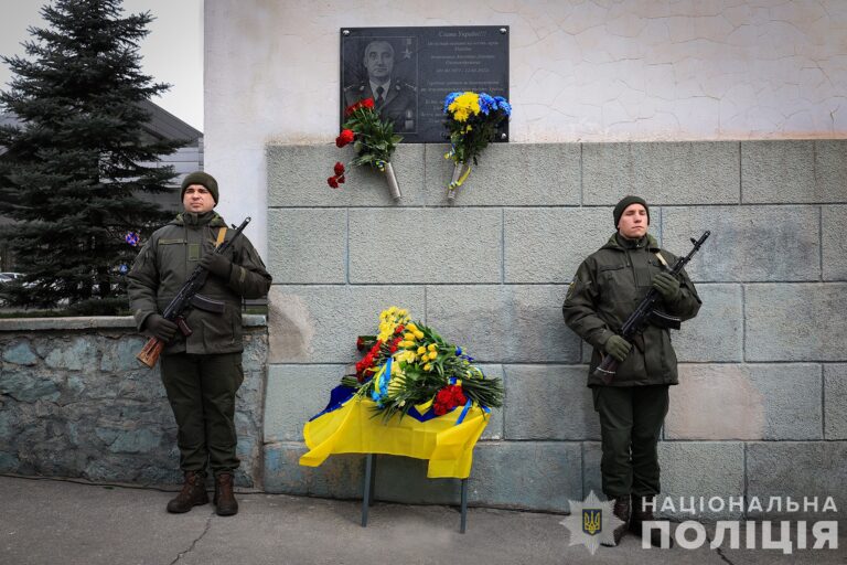 В Запорожье открыли мемориальную доску Герою Украины Дмитрию Апухтину (ФОТО)