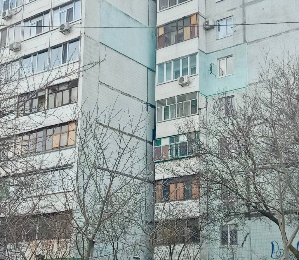 Ремонт багатоповерхівок в Запоріжжі після обстрілу