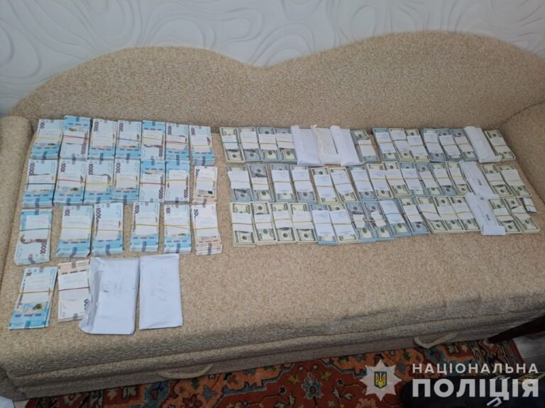 Заработал 1,2 млн долларов: в Запорожье работника МСЭК уличили в коррупции (ФОТО)