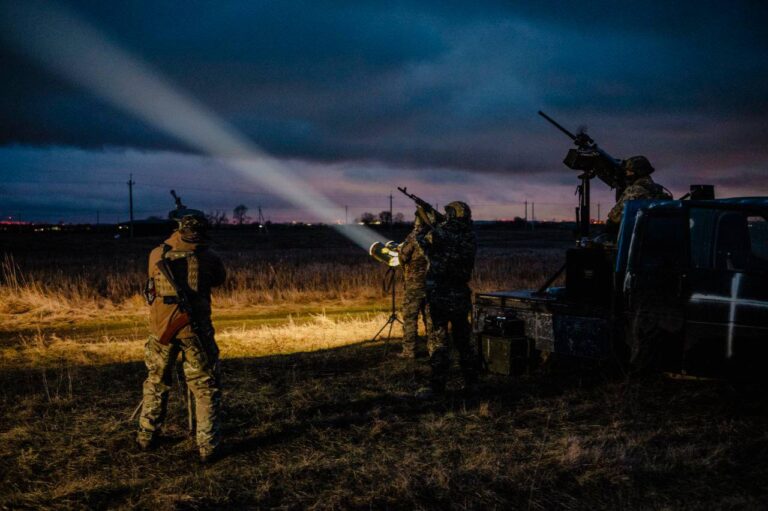 На Запорожском направлении украинские бойцы ночью уничтожили штурмовую группу россиян (ВИДЕО)