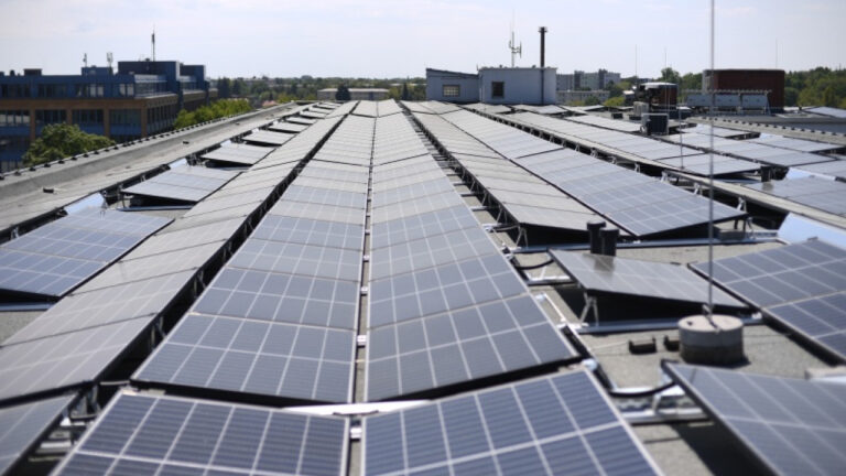 Солнечная электростанция появится в детской больнице Запорожья: как это повлияет на город