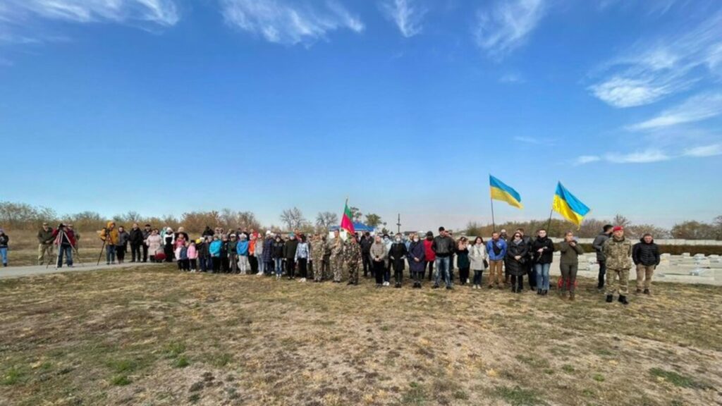 Державний прапор України та прапор Національної гідності 24 жовтня підняли на Кушугумському військовому кладовищі 24 жовтня 2021 року