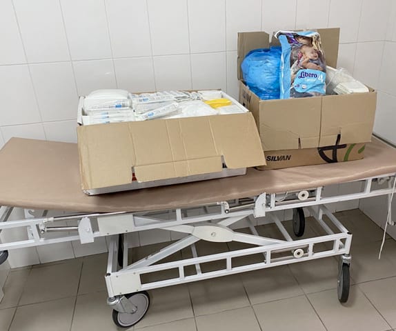 Допомога лікарням у Запоріжжі, де оперують поранених солдат