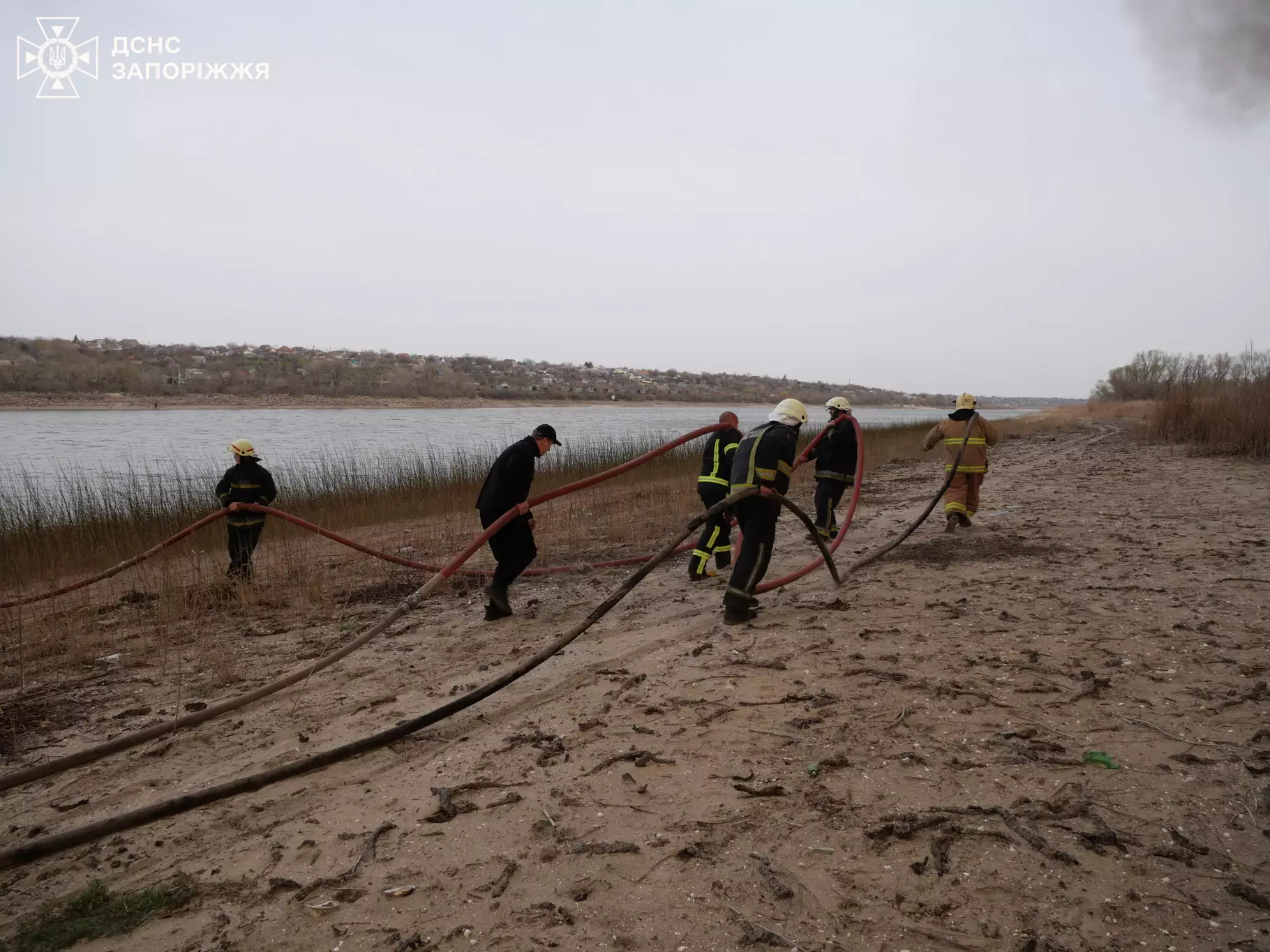 У Запоріжжі ліквідована пожежа на березі річки Дніпро