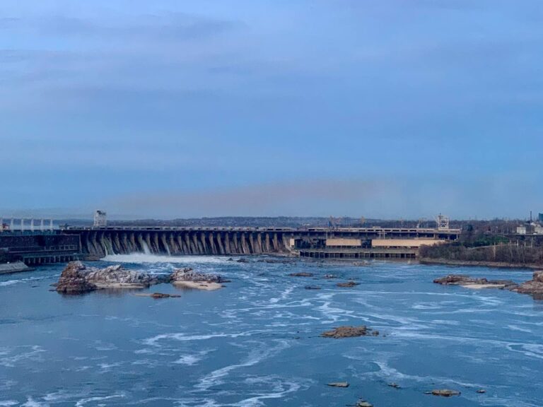 Оккупанты говорят о затоплении территорий из-за слива воды с ДнепроГЭС: ISW объяснили причины