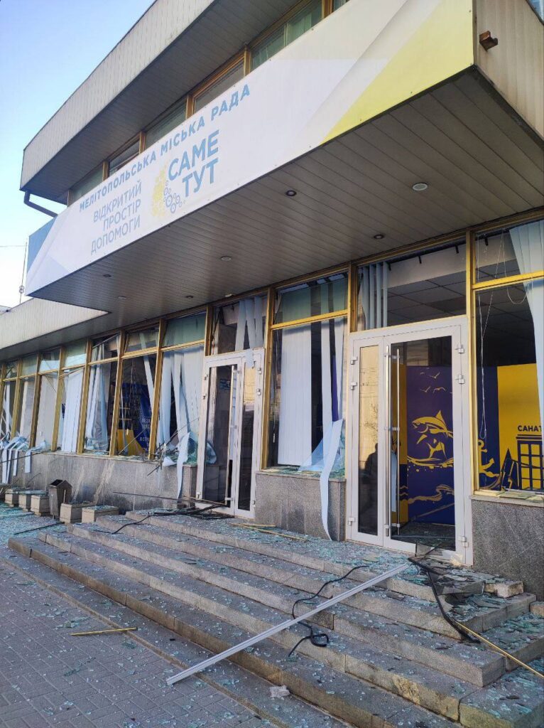 В Запоріжжі обстріли пошкодили хаб для жителів Мелітополя