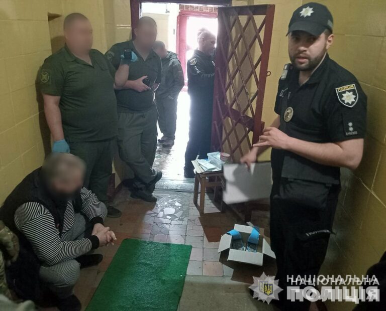 В Запорожье полицейские задержали адвоката, который передавал наркотики заключенному