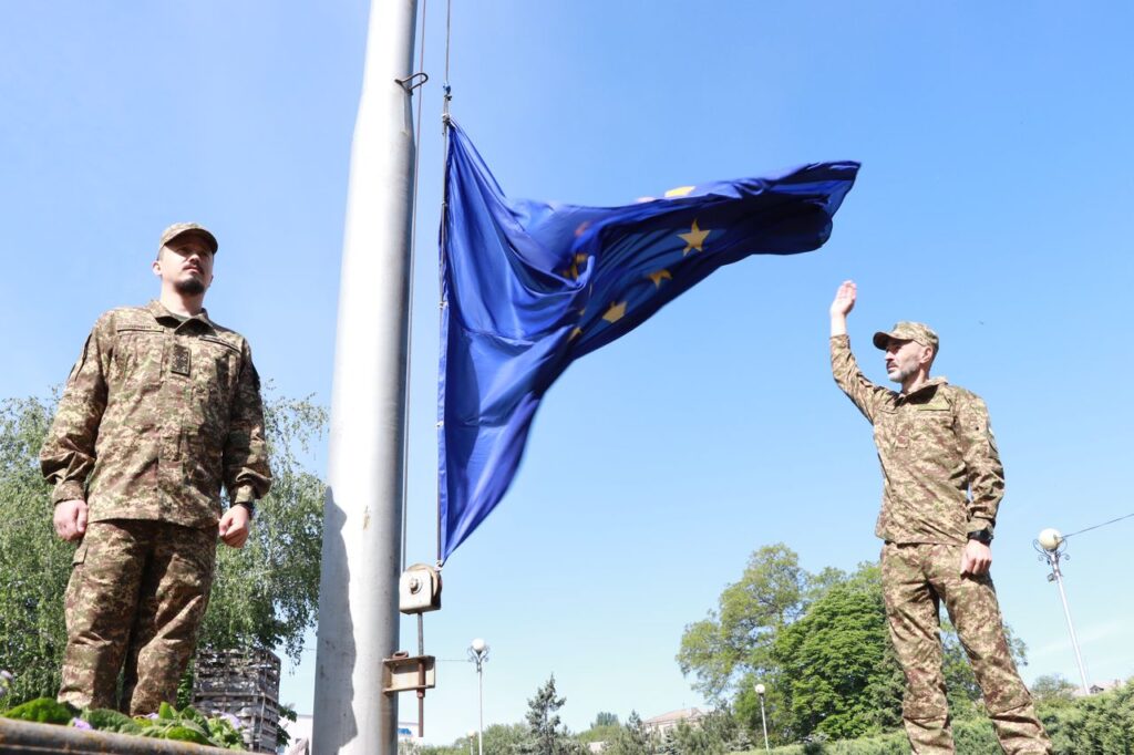 У Запоріжжі підняли прапор Європейського Союзу