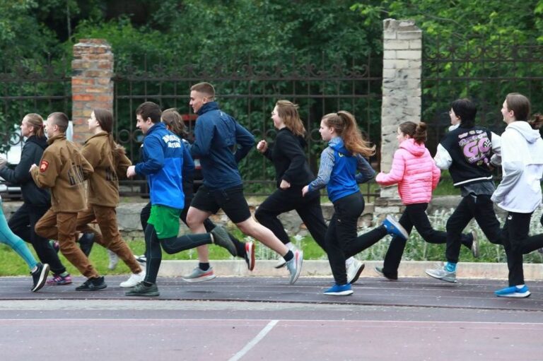 У Запоріжжі молодь влаштувала спортивний забіг на підтримку ЗСУ (ФОТО)