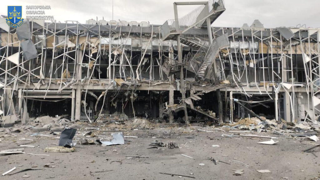 Екологи розповіли, яку шкоду завдав ракетний удар по аеропорту Запоріжжя для природи (ФОТО)