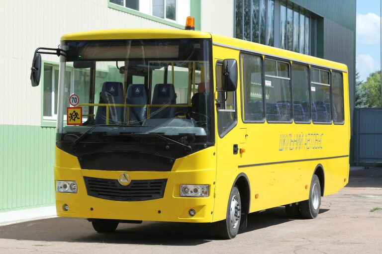 В Запорожской области для школьников купят 25 новых автобусов