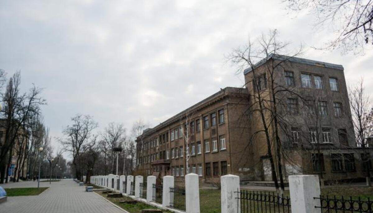 На выходных в Запорожье от обстрела пострадала школа: что с ней сейчас (ФОТО)