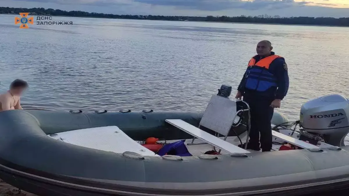 Пытался переплыть Днепр: в Запорожье спасли двух мужчин (ФОТО)