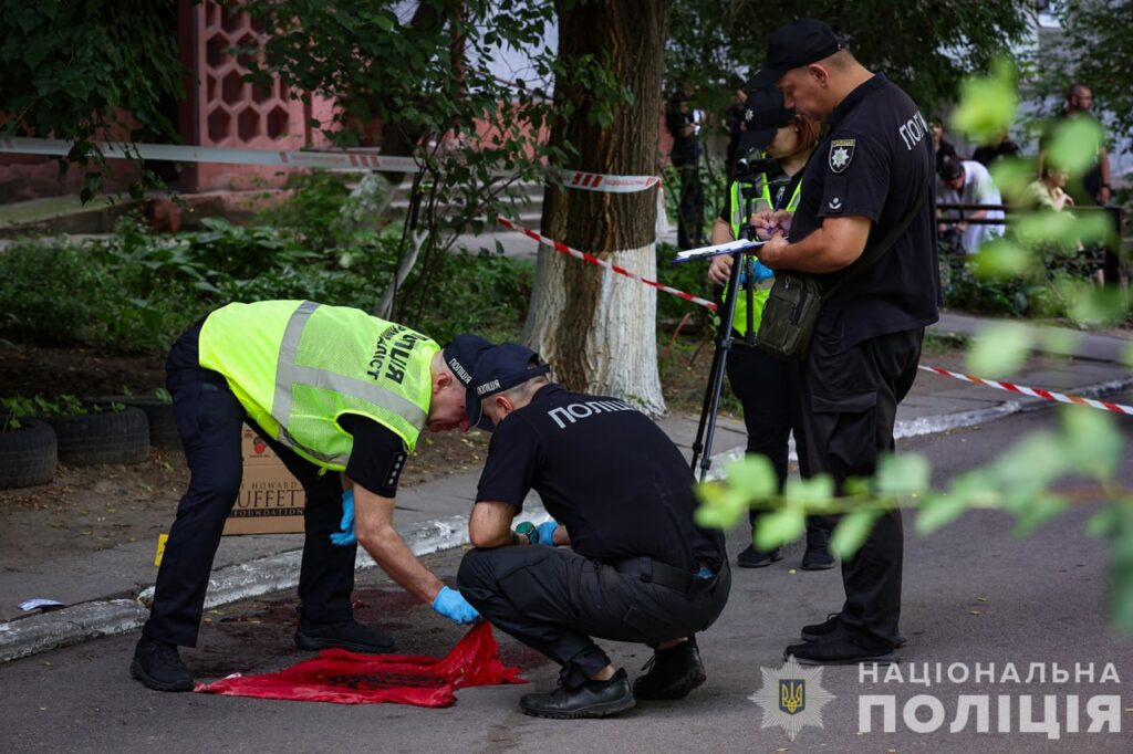 Поліція показала фото з місця вбивства Максима Денщіка 