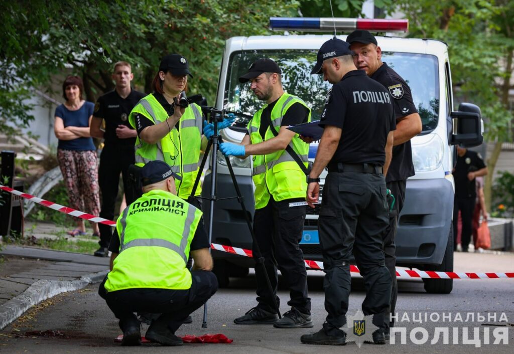 Поліція показала фото з місця вбивства Максима Денщіка 