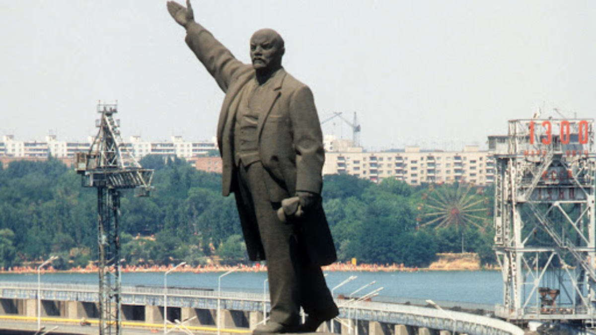 У Запоріжжі продадуть пам’ятник Леніну за 15 млн гривень (ФОТО)