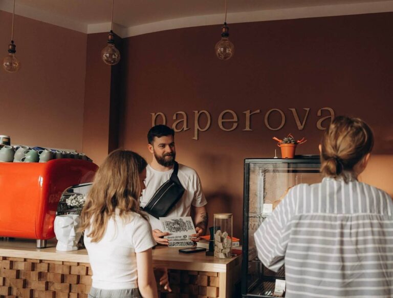 Переселенець із Запоріжжя відкрив книгарню-кав’ярню в Ужгороді