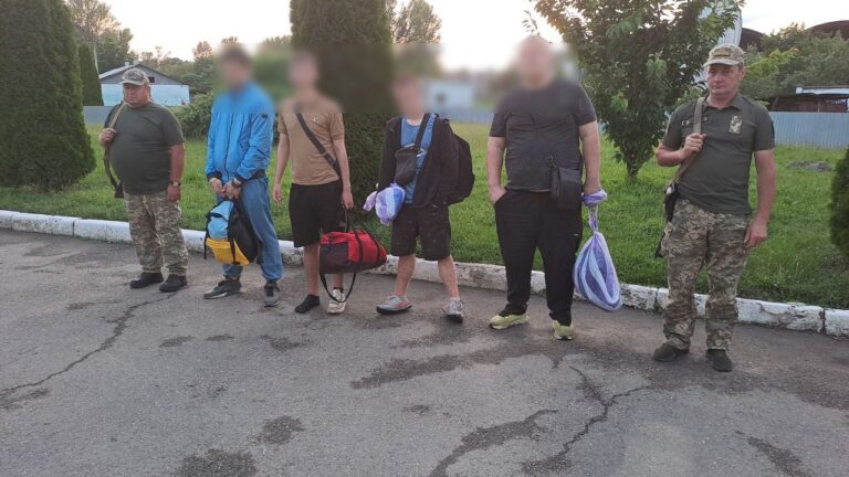 Жителя Запорожья, который собирался переплыть Тису, задержали в Закарпатье (Фото, видео)