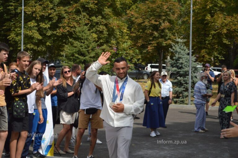 Присвятив свою срібну медаль воїнам: Парвіз Насібов про перемогу на Олімпіаді-2024, росіян у міжнародному спорті та плани вибороти “золото”