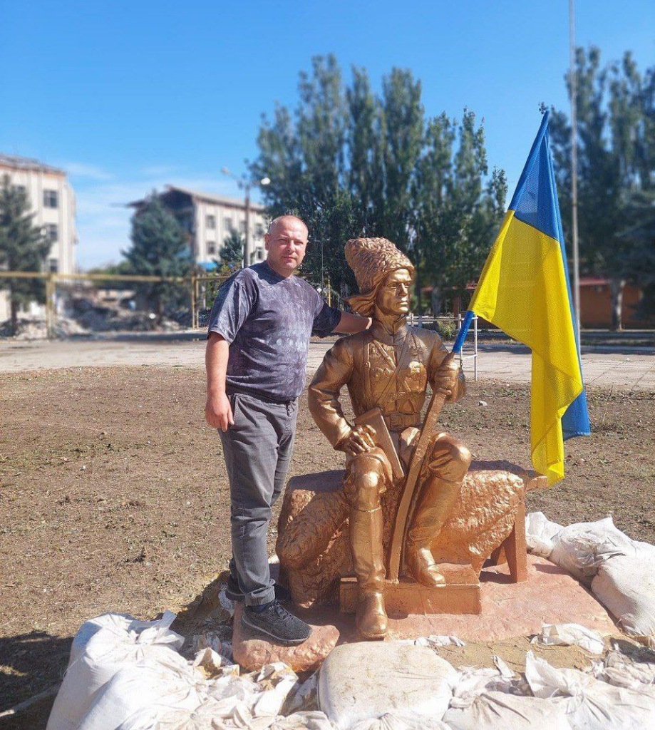 У Гуляйполі відновили пам’ятник Нестору Махну