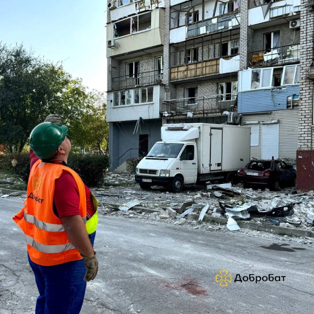 Волонтери з Добробату працюють на місці влучання