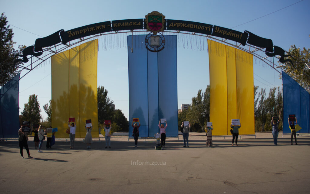 У Запоріжжі відбувся пікет за чіткі терміни служби (ФОТОРЕПОРТАЖ)