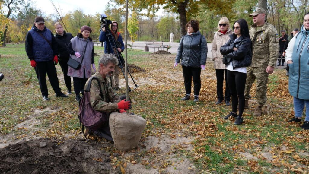 На Хортиці висадили дерева в пам'ять про загиблого військового Владислава Коломийчука